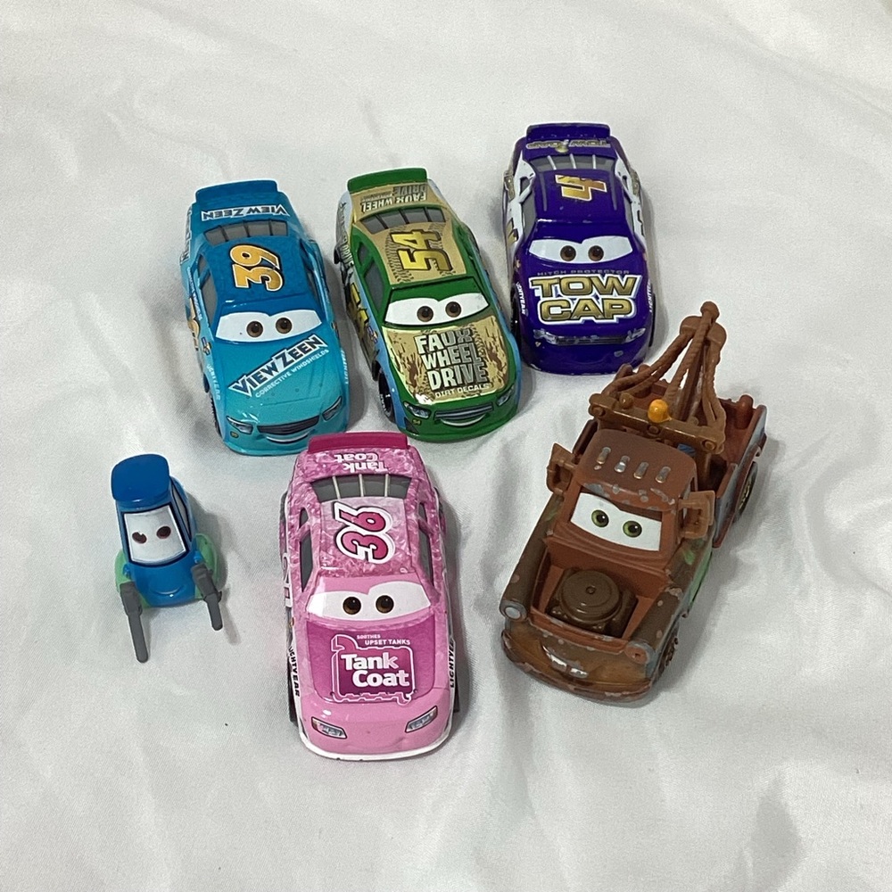 Disney Cars Movie Cars Lot of 7 Lightning McQueen Tank Coat Tow Cap Mater Lot CC - Picture 2 of 10